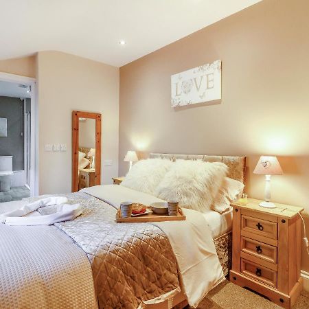 Caner Bach Lodge Bridgend  Eksteriør bilde
